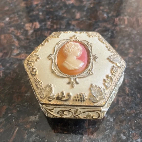 Cameo trinket box deals